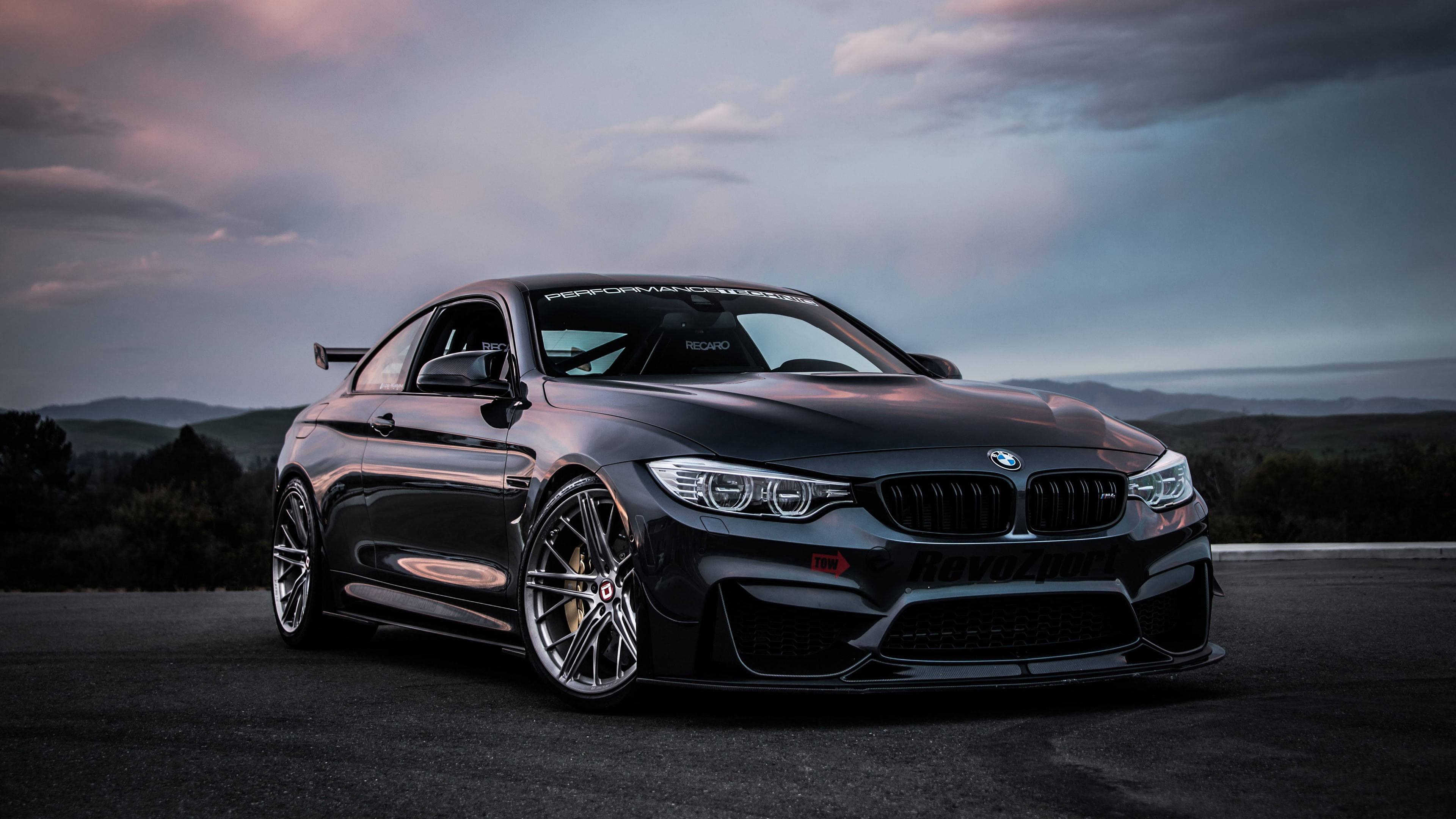চকচকে কালো BMW M4 গাড়ি ওয়ালপেপার