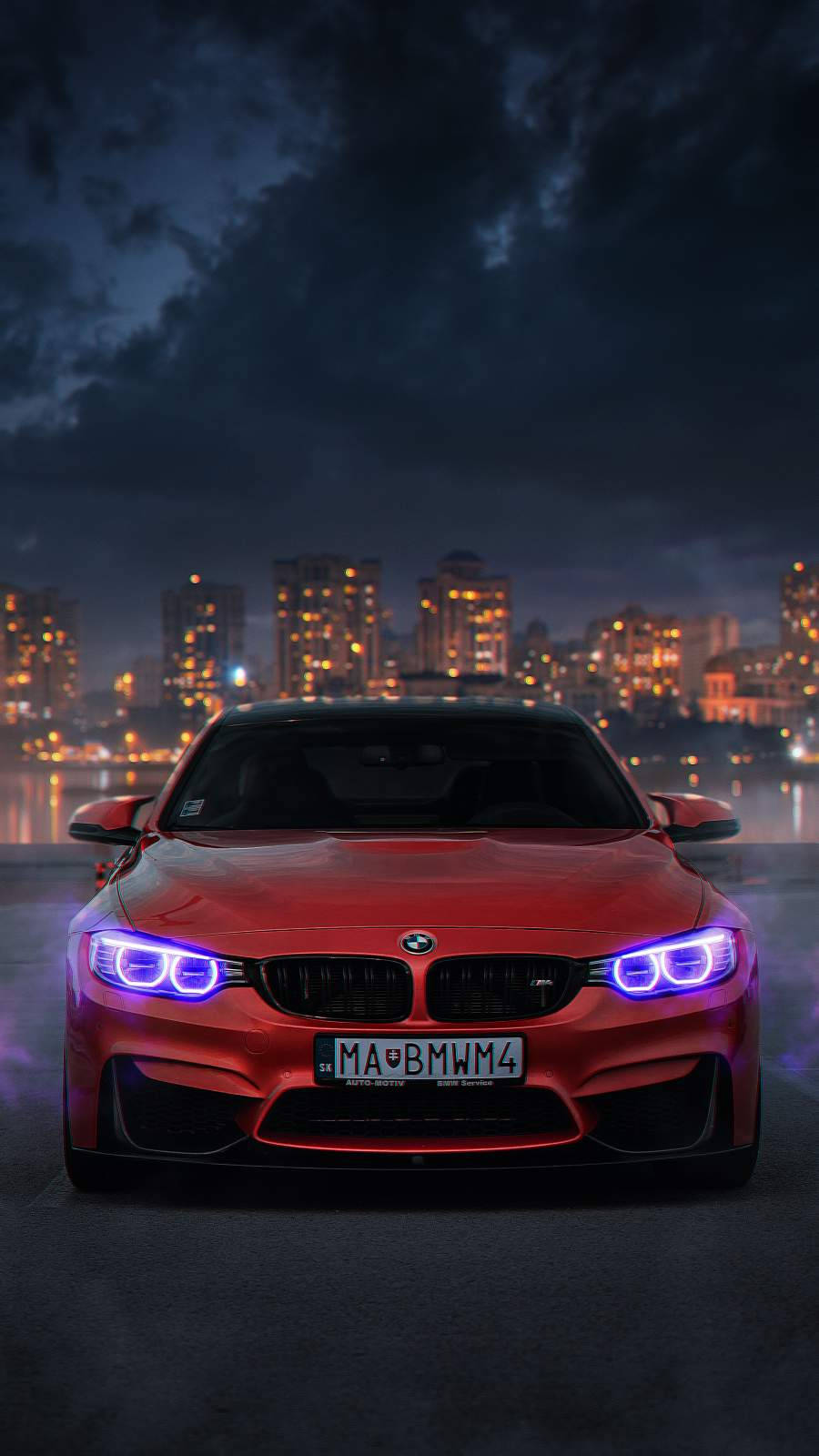 BMW M4 সিটিস্কেপ আইফোন কার ওয়ালপেপার
