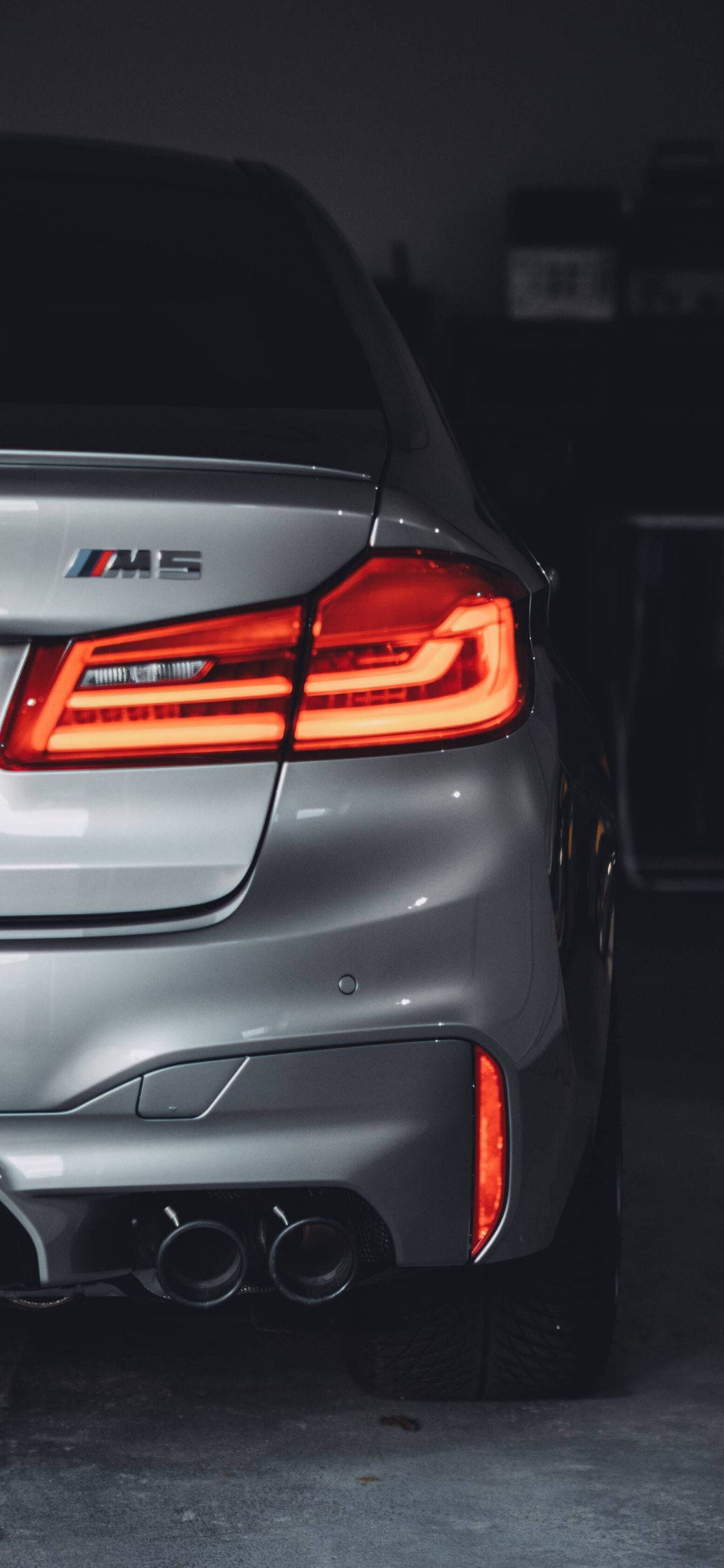 গ্রে BMW M5 কার আইফোন ওয়ালপেপার