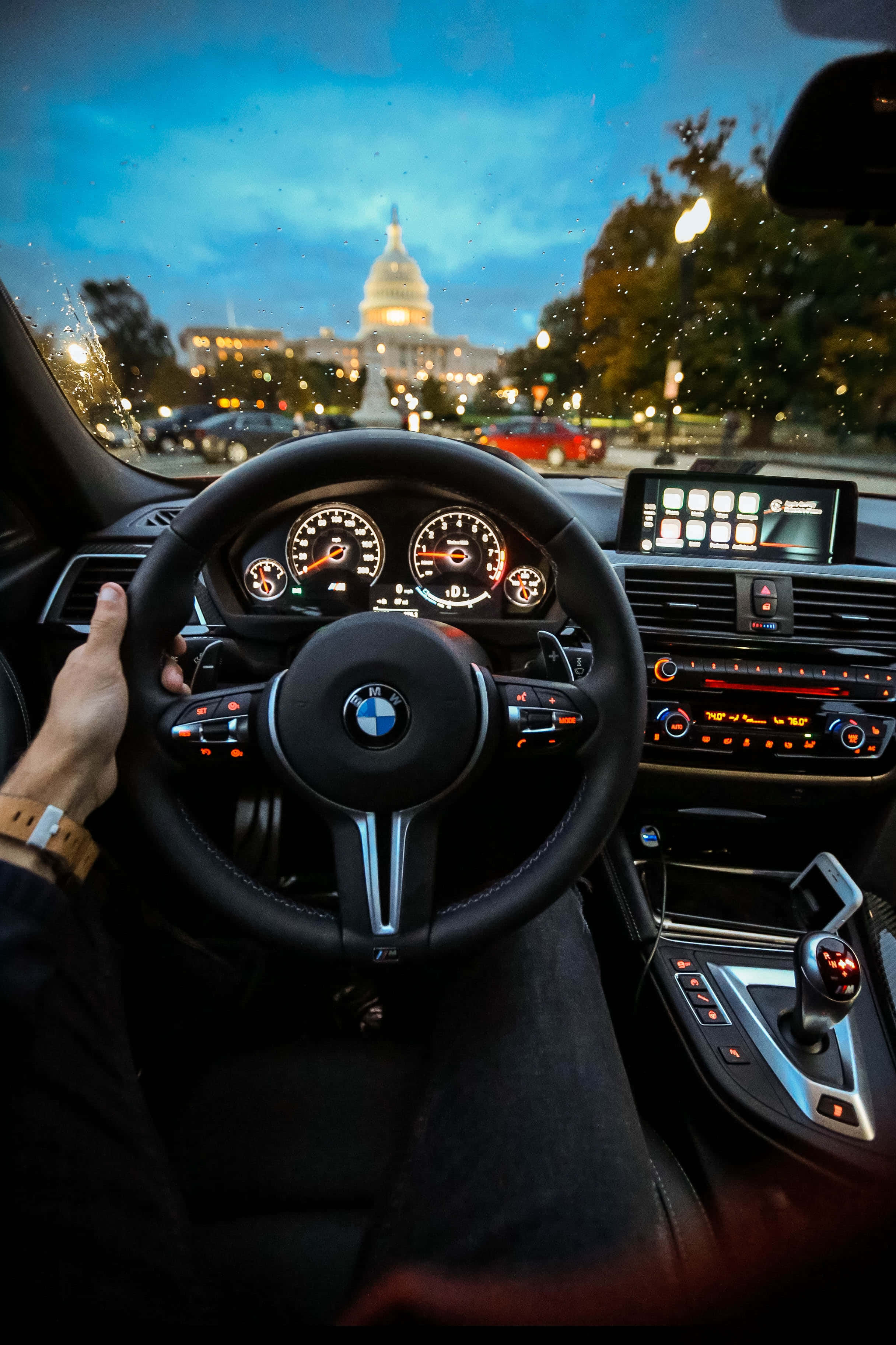 BMW ব্যাকগ্রাউন্ড স্টিয়ারিং হুইল ধরা ওয়ালপেপার