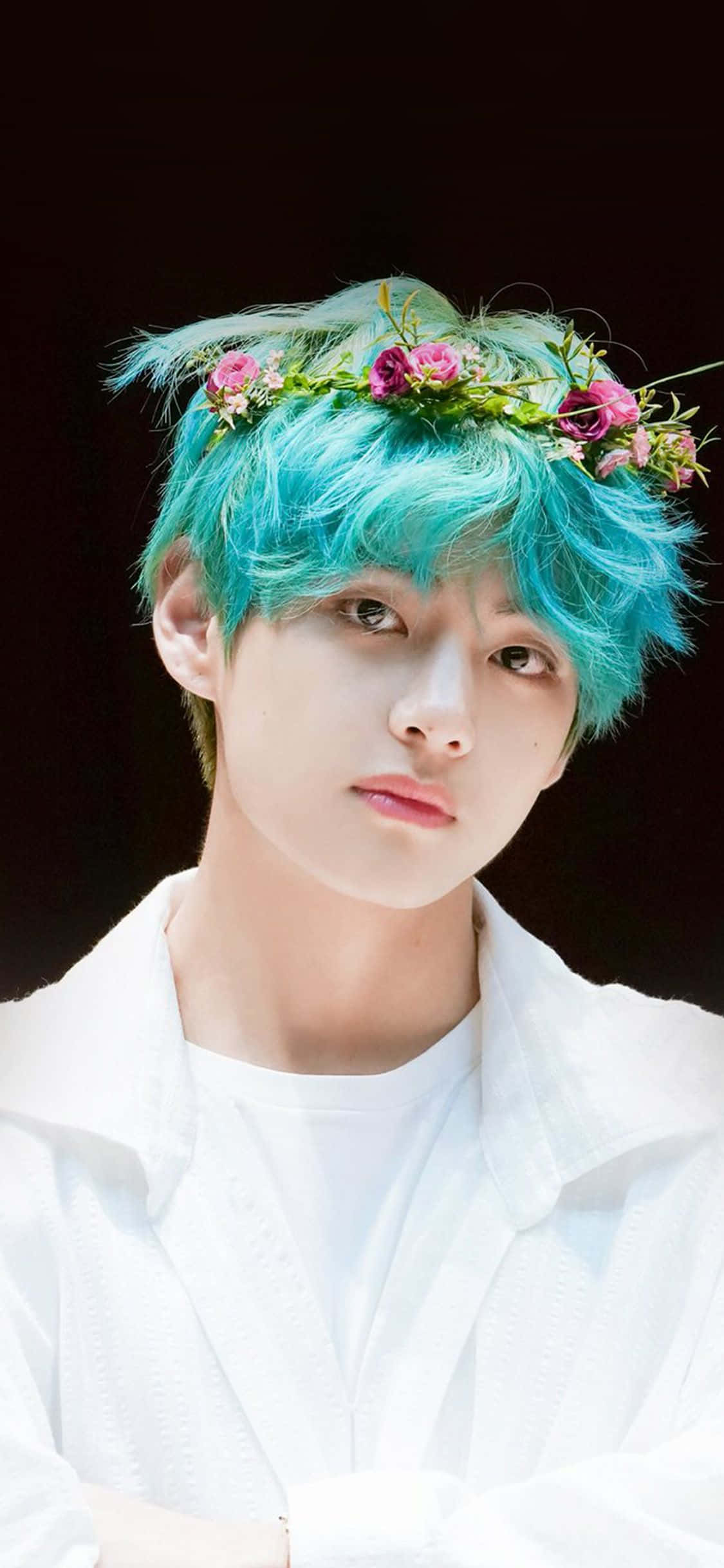 BTS V তরুণ আনন্দ ও আত্মবিশ্বাসে উজ্জ্বল ওয়ালপেপার