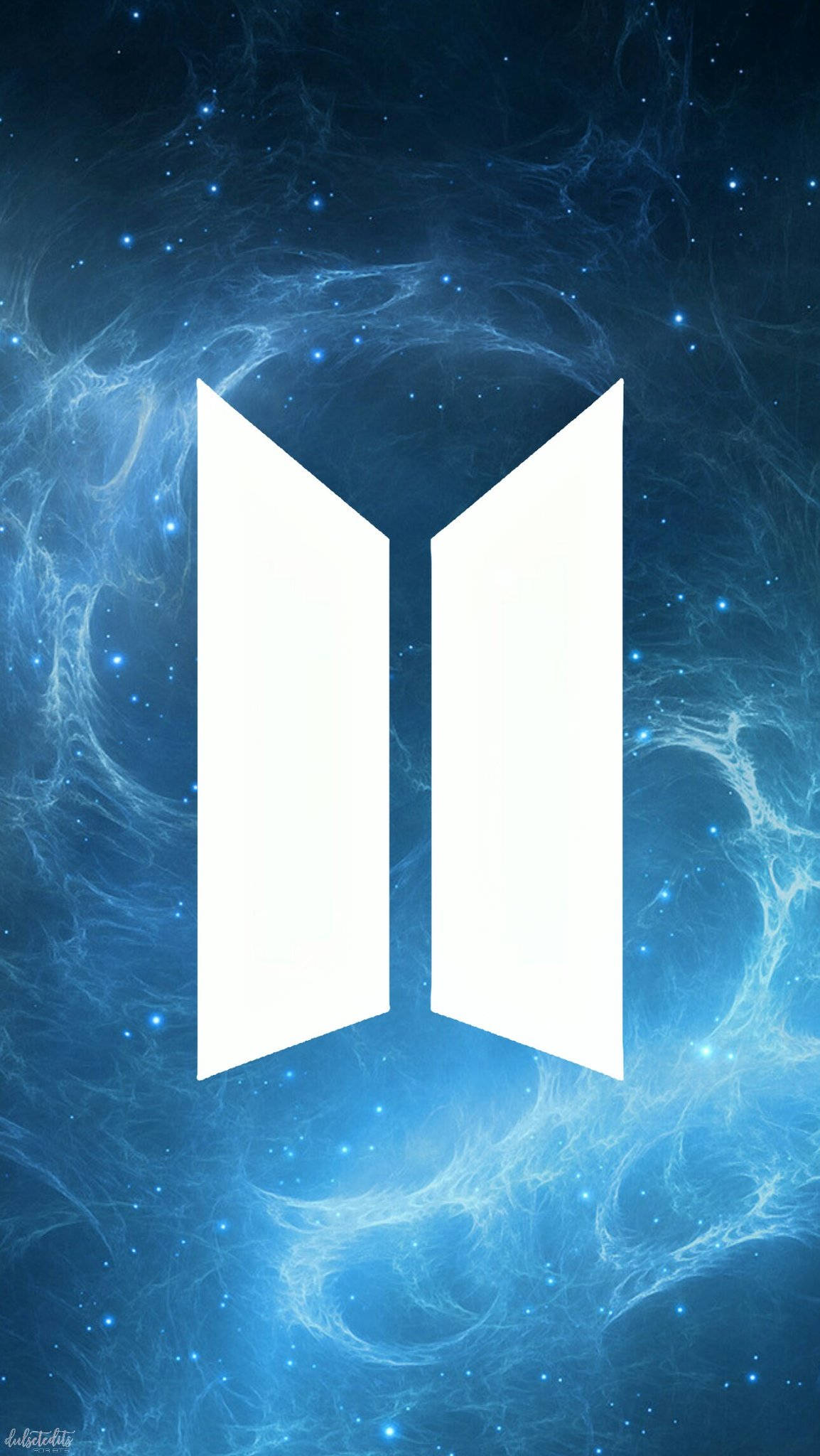 BTS লোগো নীল রঙে ওয়ালপেপার