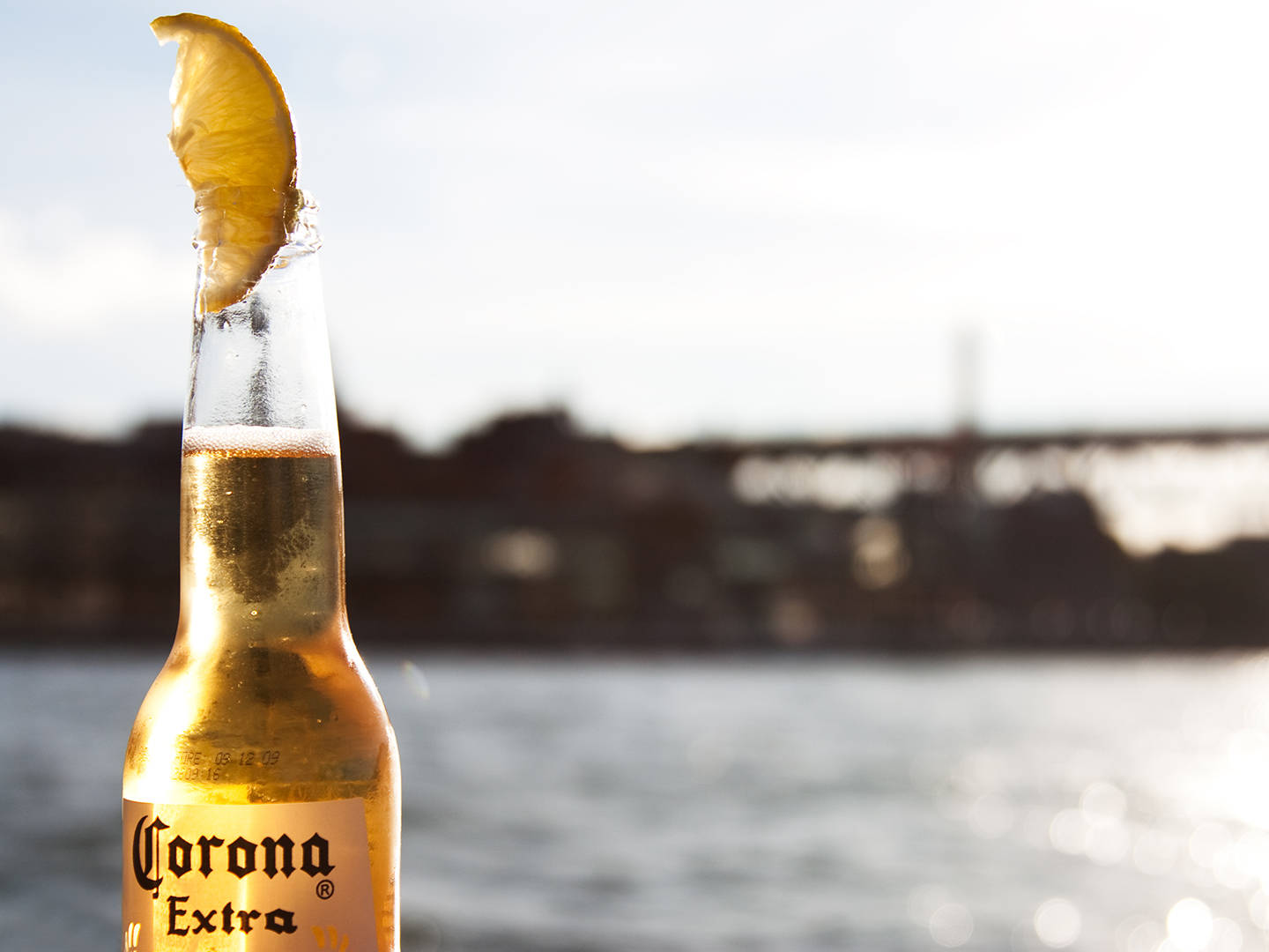 Corona Extra নিয়ে নির্মলতায় পালান ওয়ালপেপার