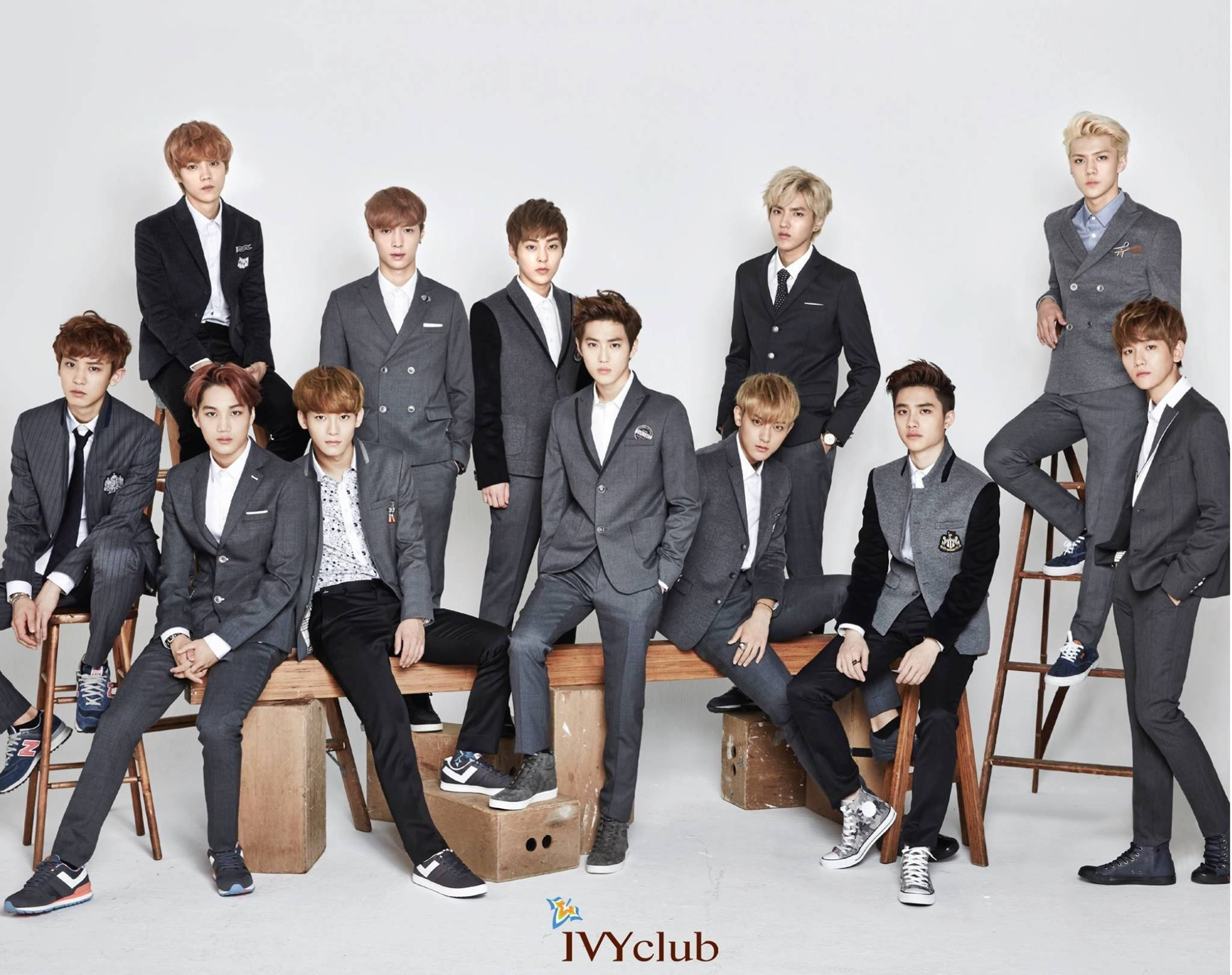 EXO ব্যান্ড আইভি ক্লাব ইউনিফর্মে ওয়ালপেপার