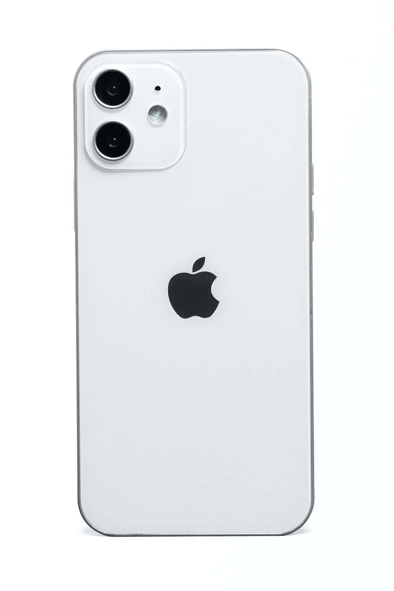 iPhone 12 ডিসপ্লেতে নাটকীয় সমুদ্রদৃশ্যের সাথে চমৎকার গাঢ় নীল মহাসাগর ওয়ালপেপার