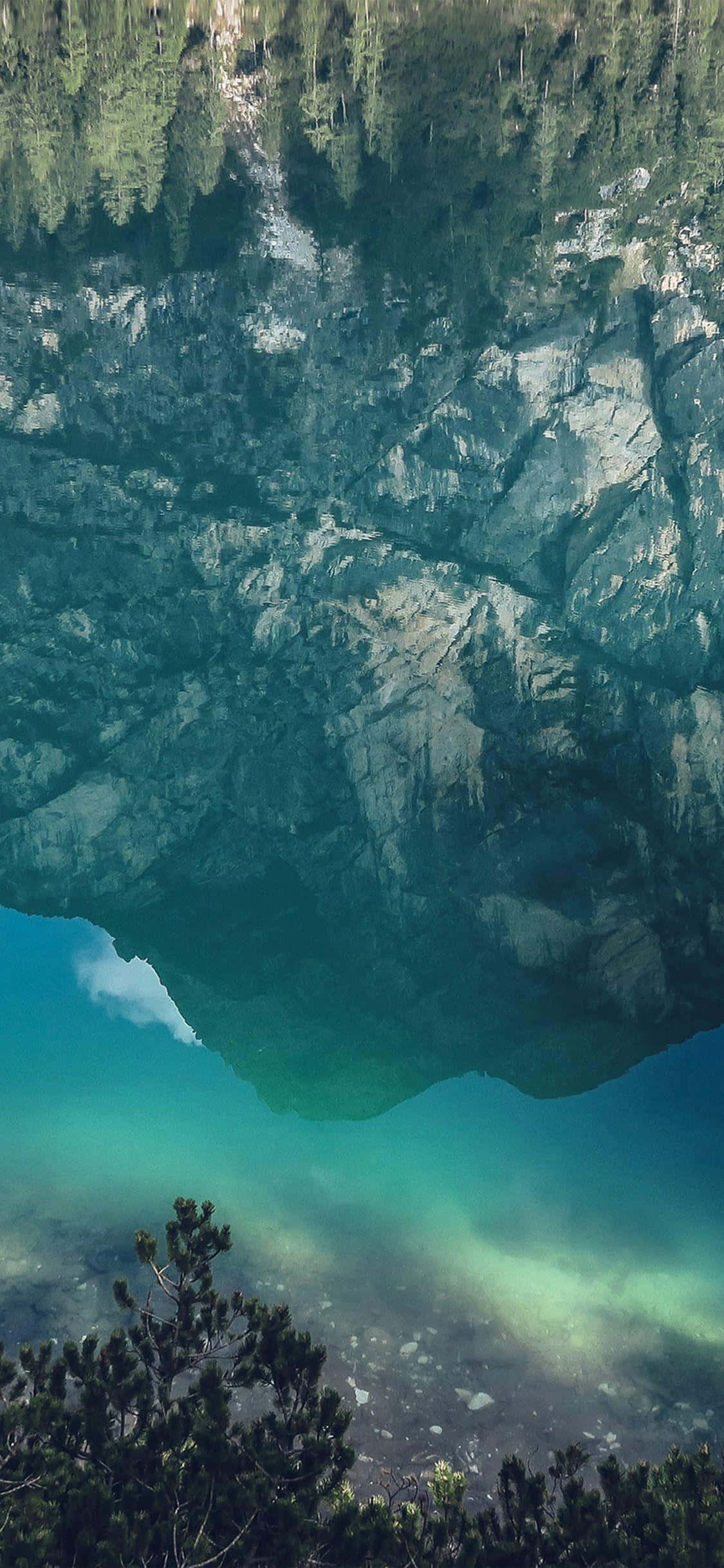 অক্ষত বনে সুন্দর জলপ্রপাত: iPhone X প্রকৃতির ব্যাকগ্রাউন্ড ওয়ালপেপার