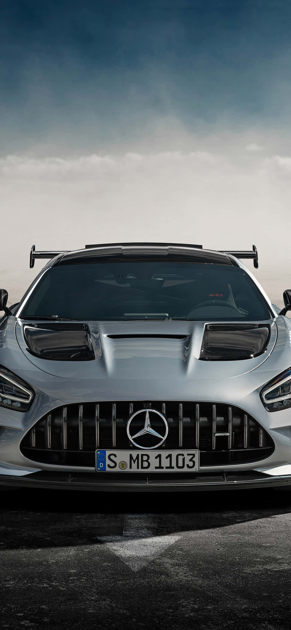 সিলভার iPhone Xs Mercedes Amg ব্যাকগ্রাউন্ড ওয়ালপেপার