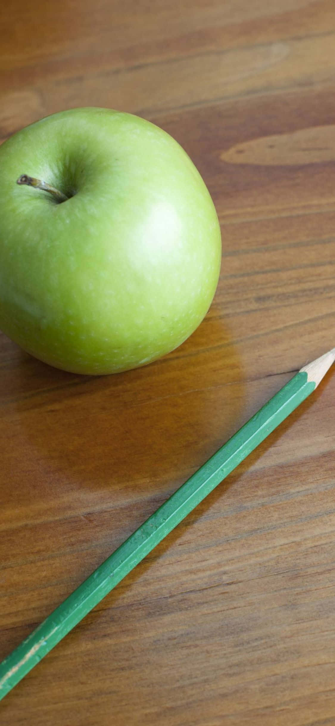 আমার নতুন iPhoneXS নিয়ে ডেস্কে বসে আছি ওয়ালপেপার