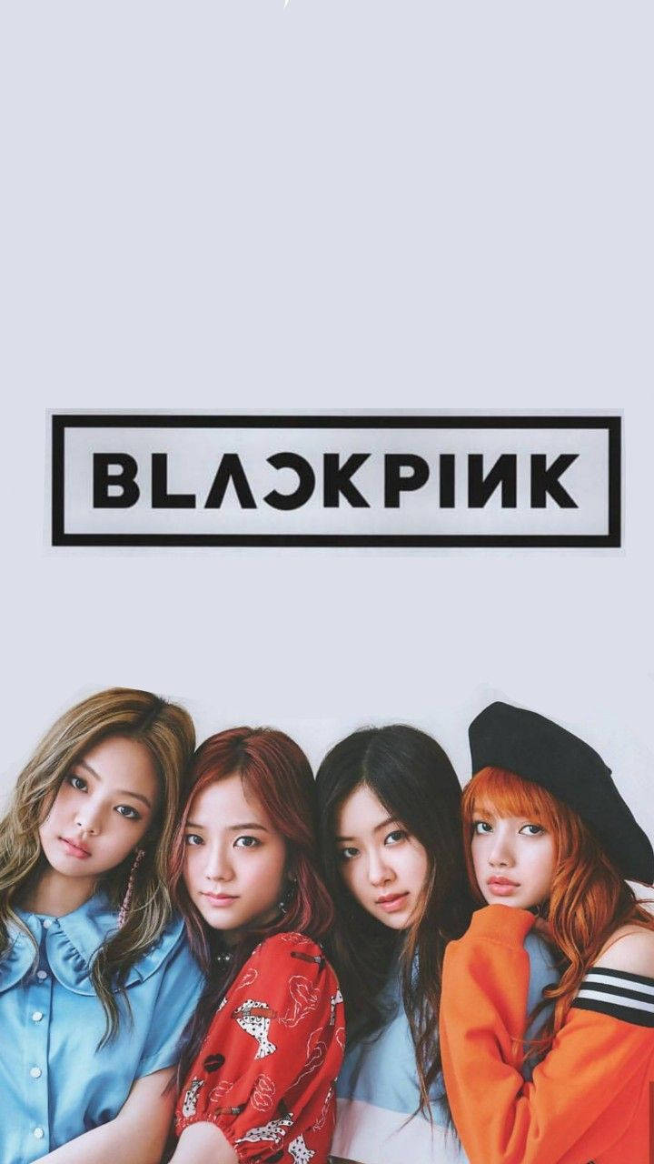 ব্ল্যাকপিঙ্ক সদস্য LISA, JENNIE, ROSÉ, এবং JISOO তাদের অসাধারণ লোগো নিয়ে পোজ দিচ্ছেন! ওয়ালপেপার