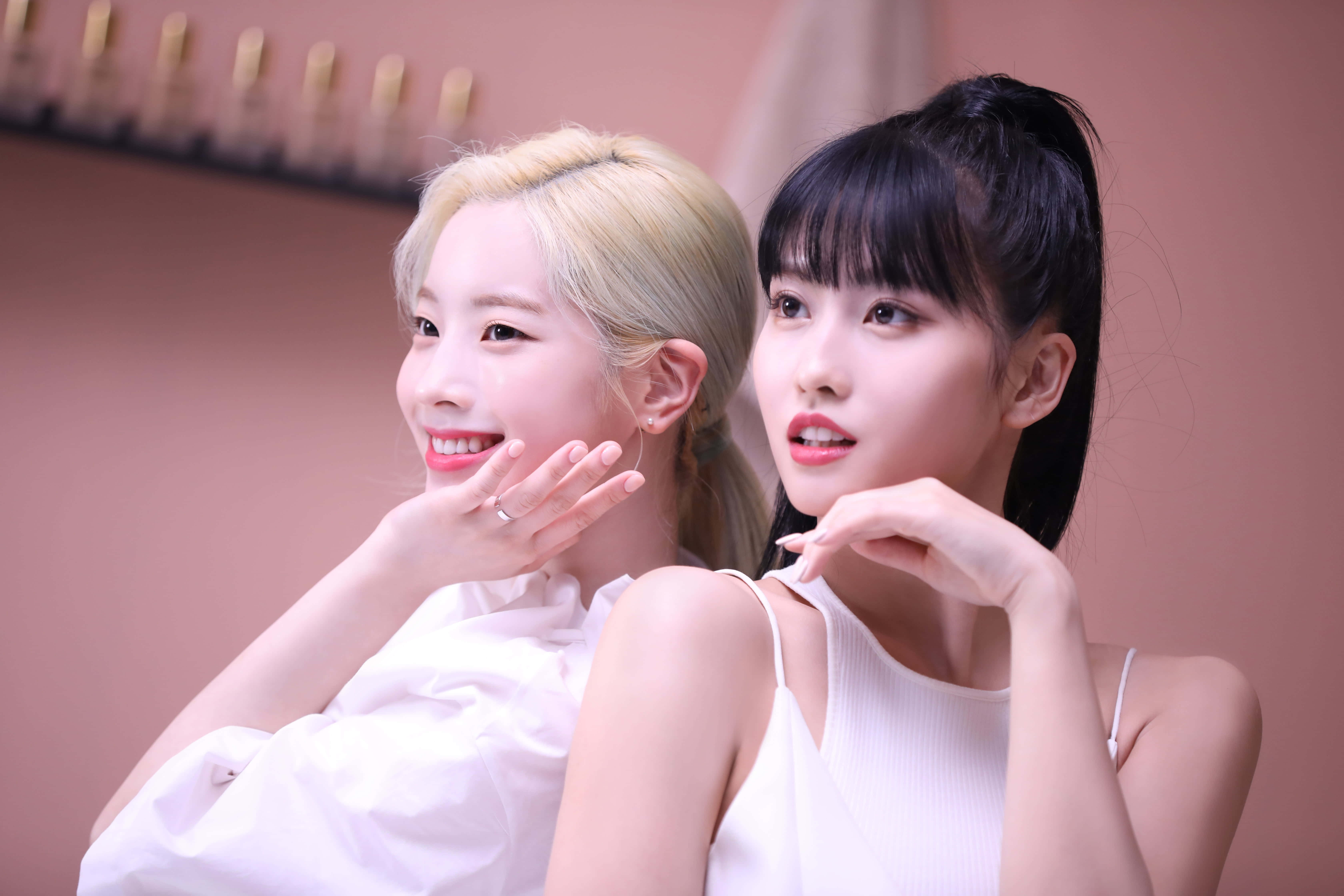 TWICE-এর মন্ত্রমুগ্ধকারী গ্রুপ ছবি ওয়ালপেপার