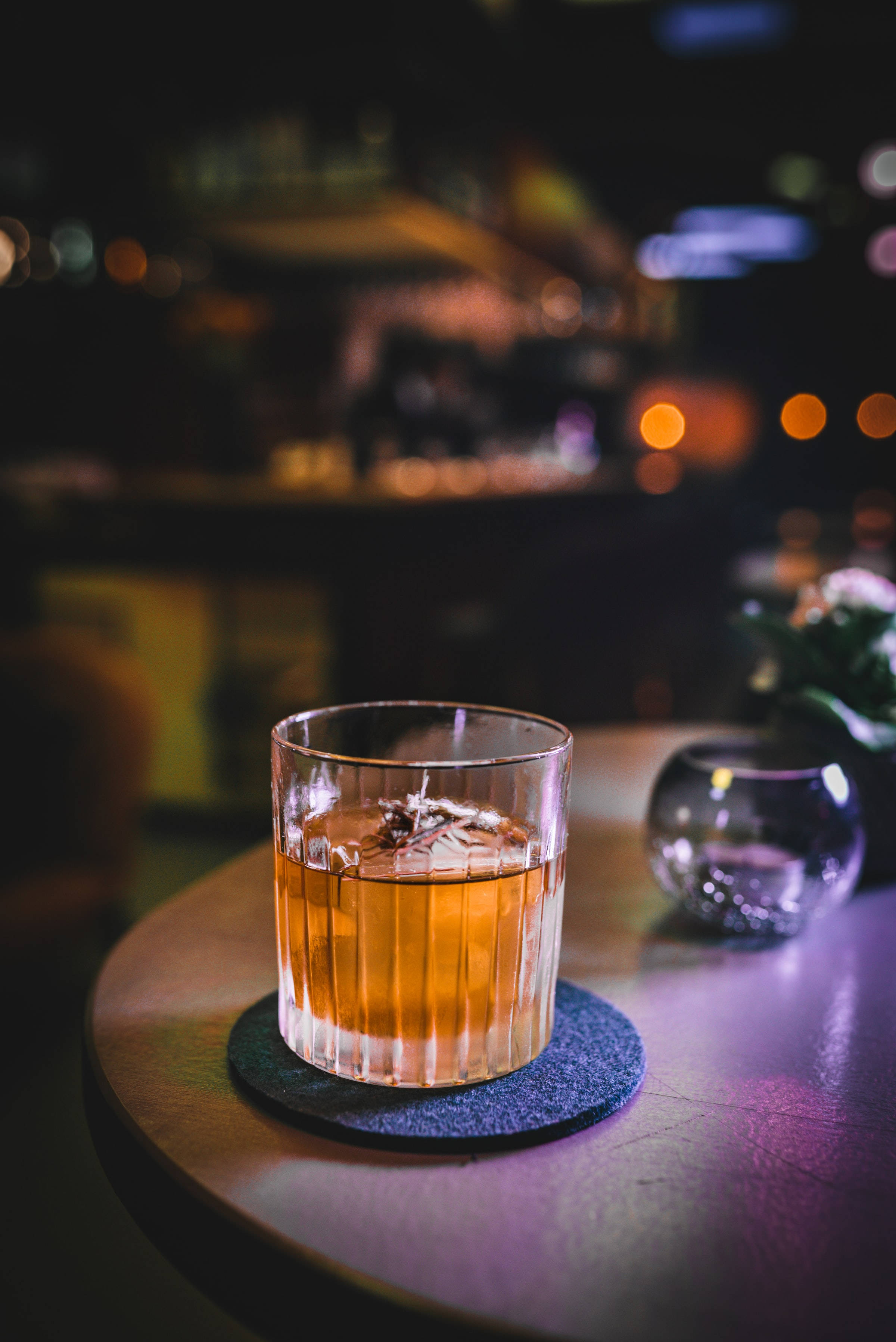 Whiskey Glass On Coaster ওয়ালপেপার