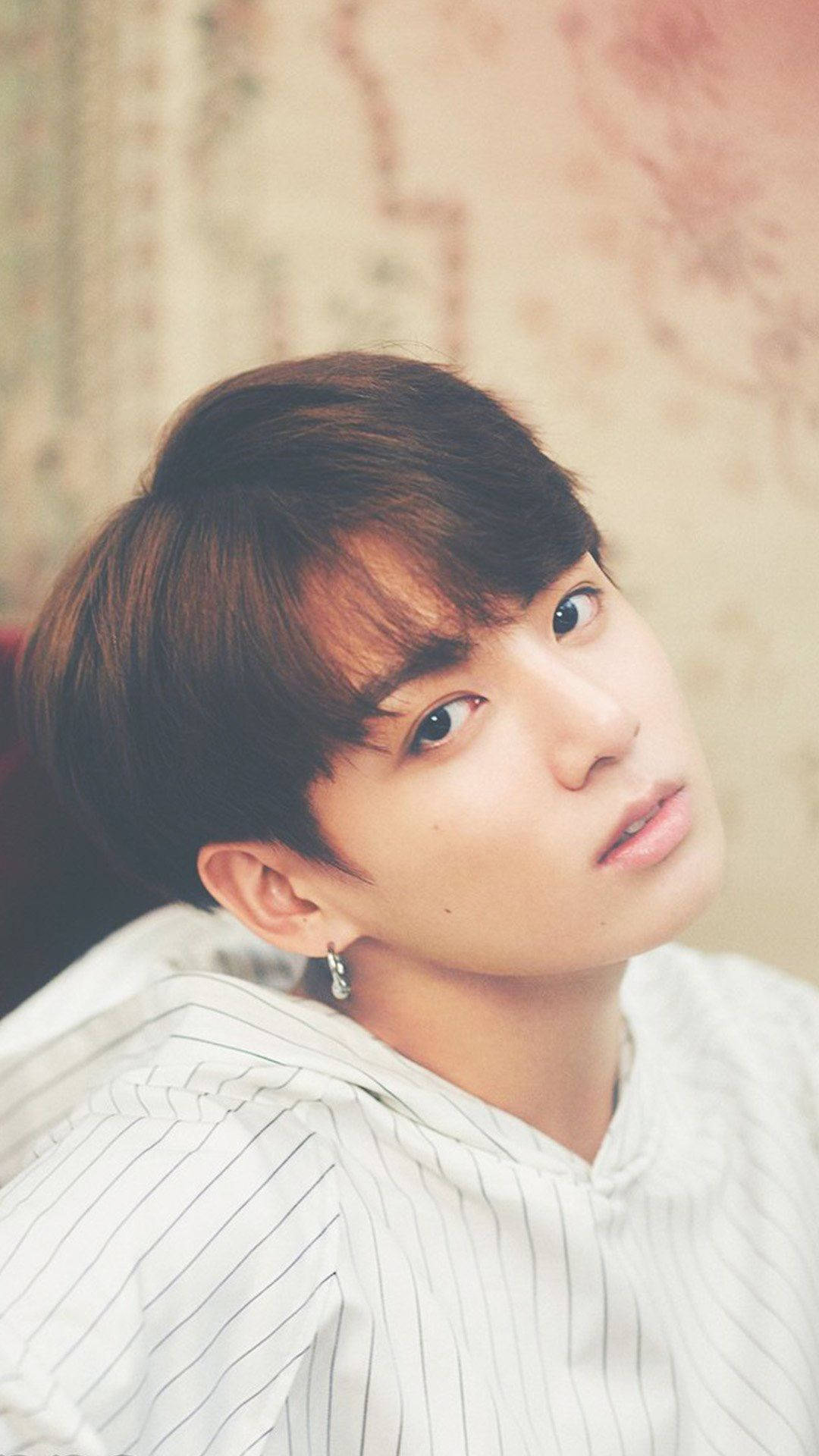 আরাধ্য BTS JK পোর্ট্রেট শট ওয়ালপেপার