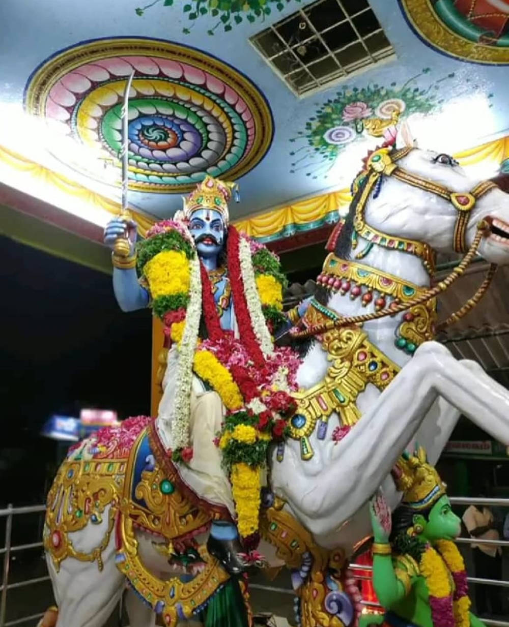 করুপ্পাস্বামীর মূর্তি ঘোড়া সহ