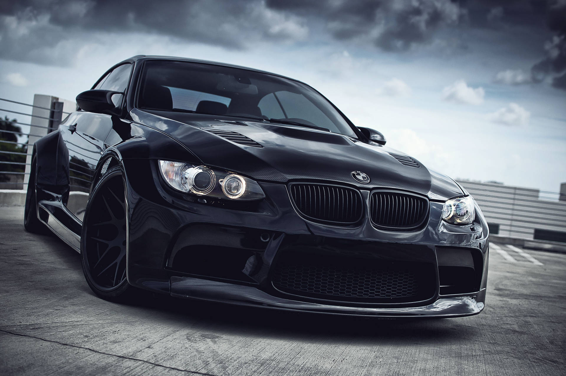 কালো BMW 4K ল্যাপটপ গাড়ির ছবি — বিএমডব্লিউ ওয়ালপেপার