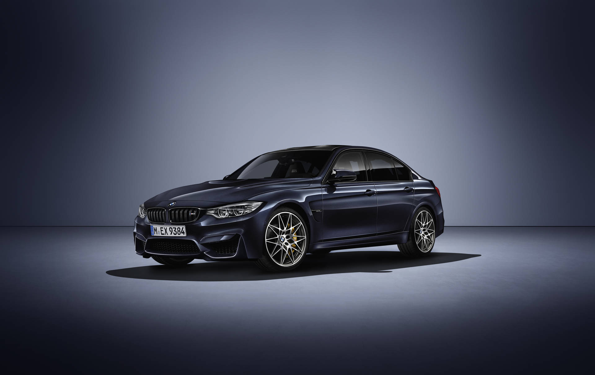 কালো BMW M3 30 Jahre সংস্করণ স্পটলাইটে ওয়ালপেপার — বিএমডব্লিউ ওয়ালপেপার