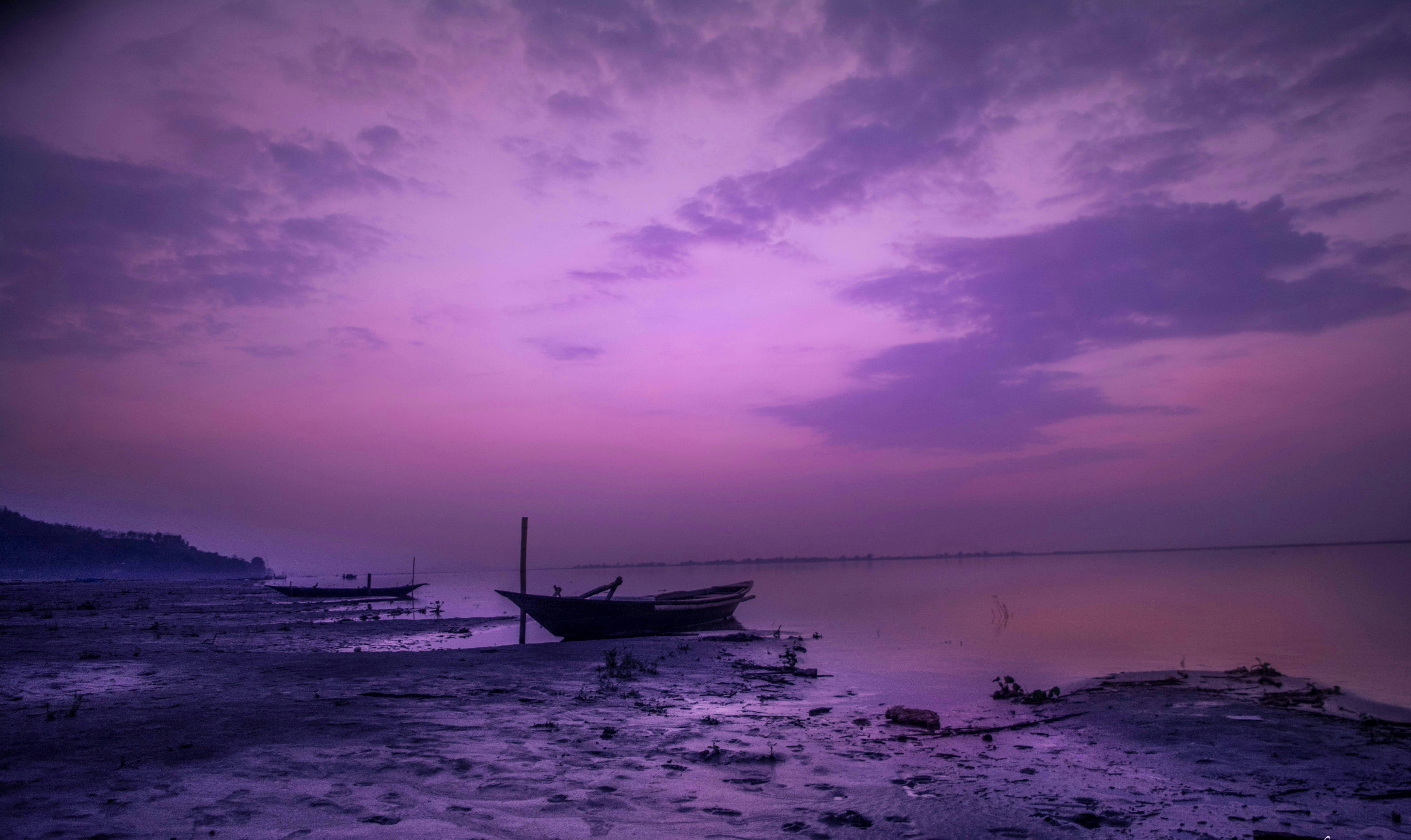 গাঢ় বেগুনি নান্দনিক সমুদ্রতীর ওয়ালপেপার