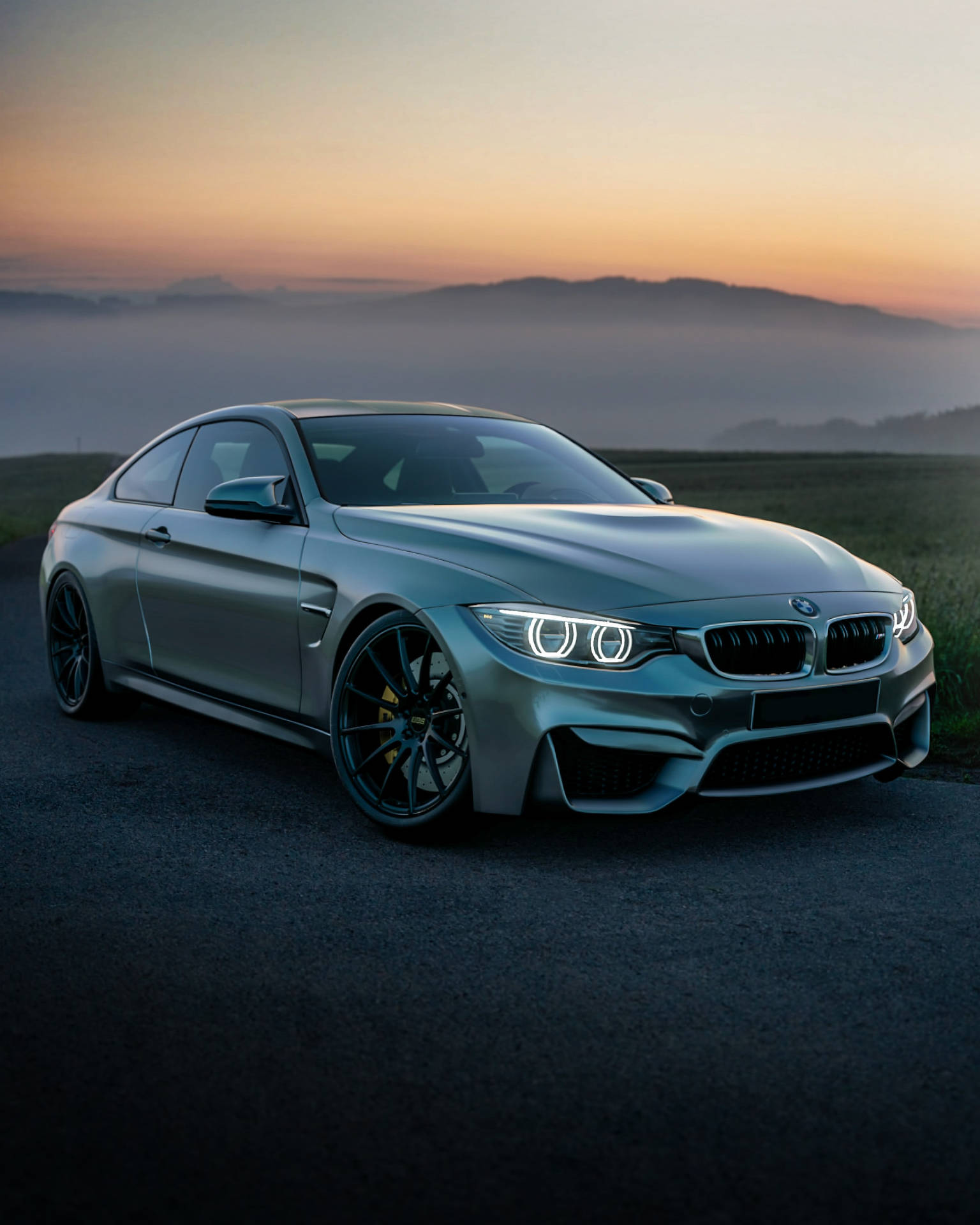 ধূসর BMW F83 M4 গাড়ি সূর্যোদয়ে পাহাড়ে ওয়ালপেপার — বিএমডব্লিউ ওয়ালপেপার