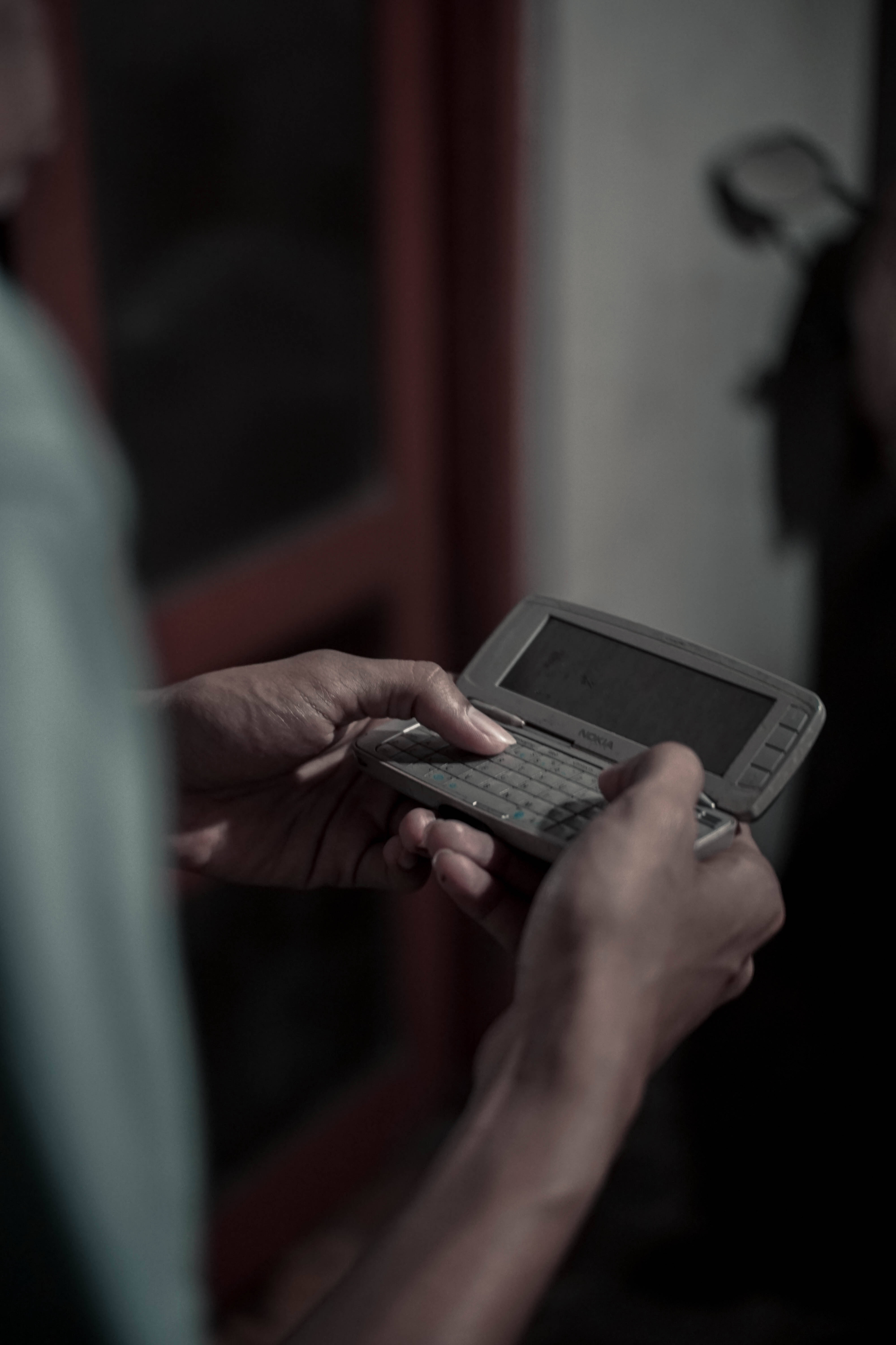 নোকিয়া ৯৩০০ মোবাইল ফোন ওয়ালপেপার
