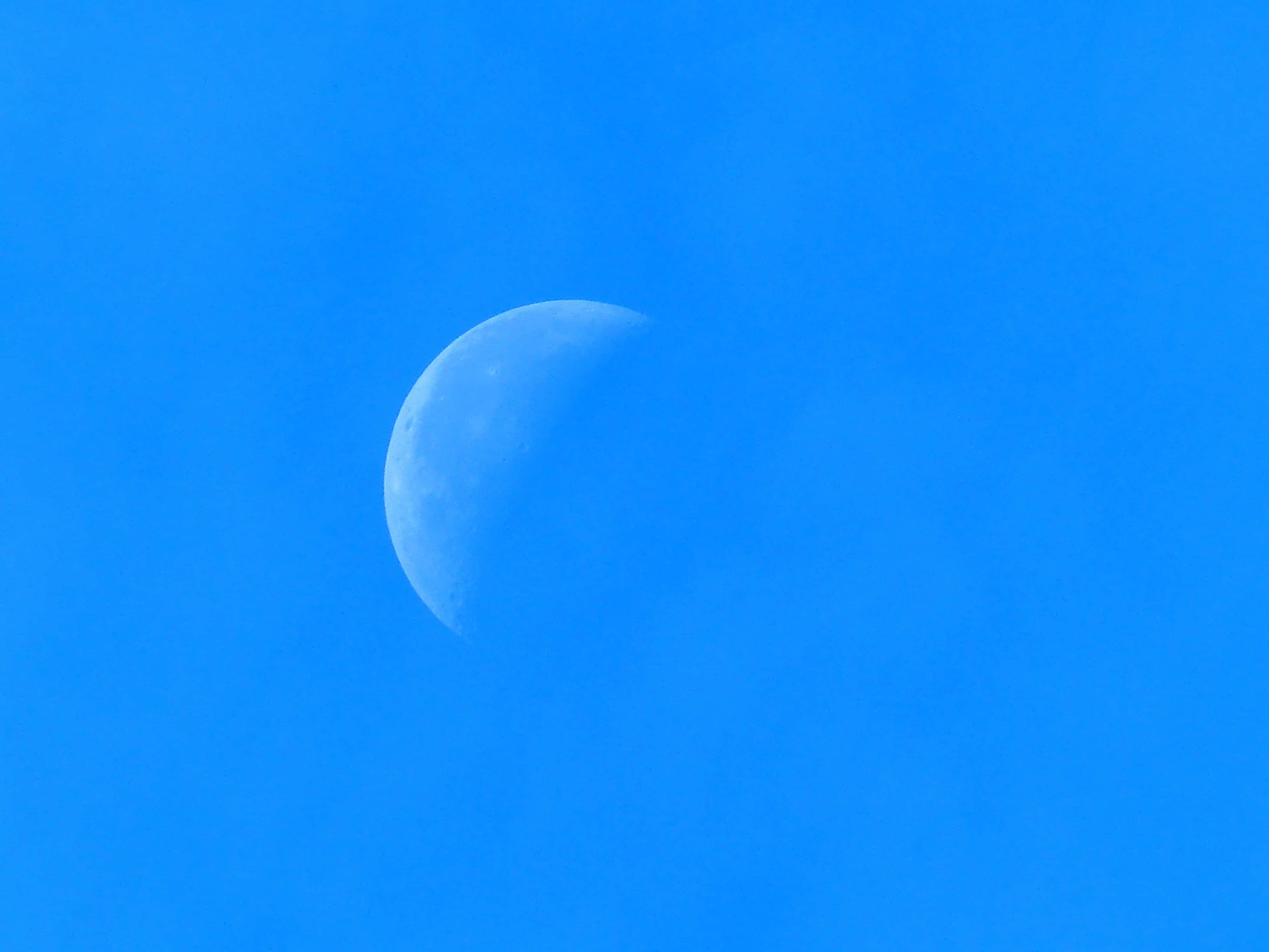 প্যাস্টেল নীল চাঁদের ছবি ওয়ালপেপার