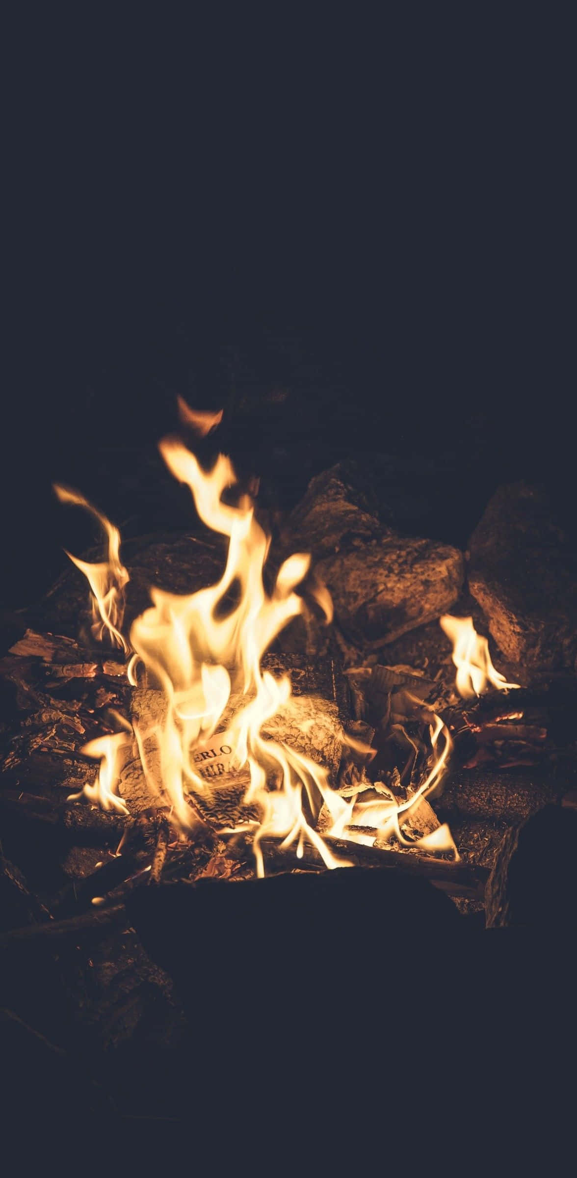 প্রচণ্ড শিখার আকর্ষণীয় ক্রিয়া ওয়ালপেপার