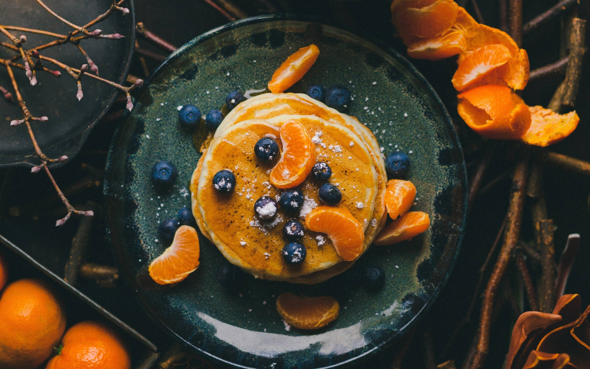 বেরি ও কমলালেবু সহ প্যানকেক ওয়ালপেপার