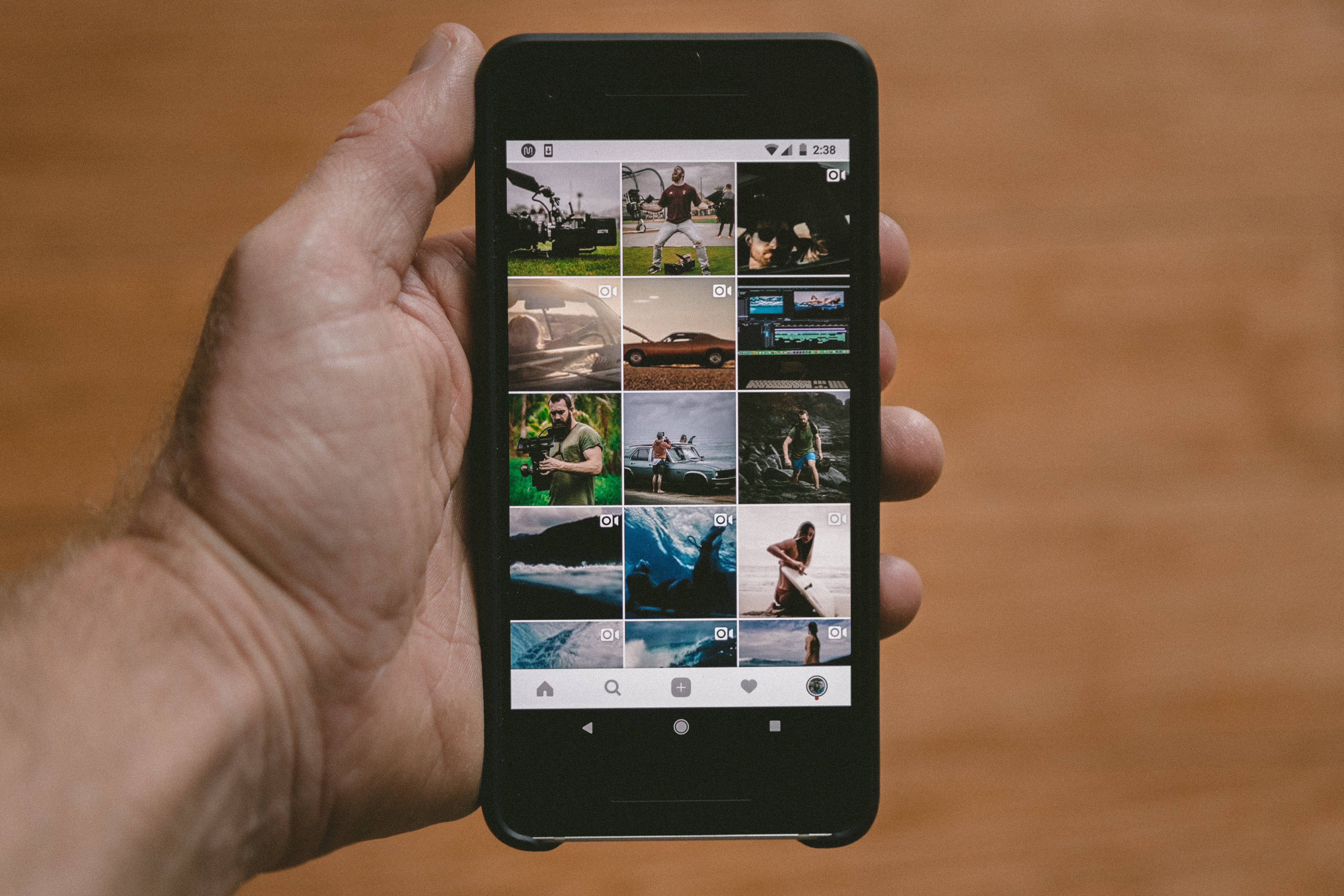 মসৃণ এবং অত্যাধুনিক iPhone XR ওয়ালপেপার