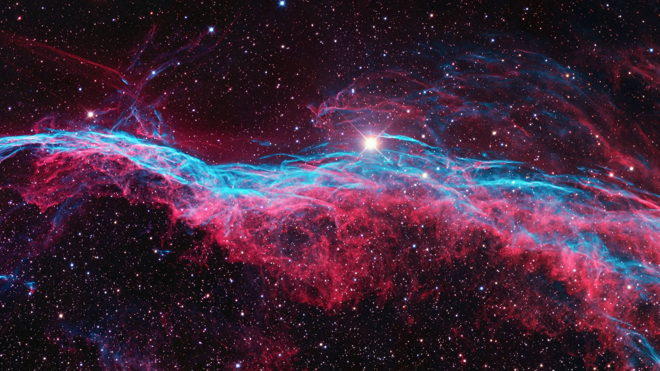 মহাকাশে গোলাপী নীহারিকা 2560x1440 ওয়ালপেপার