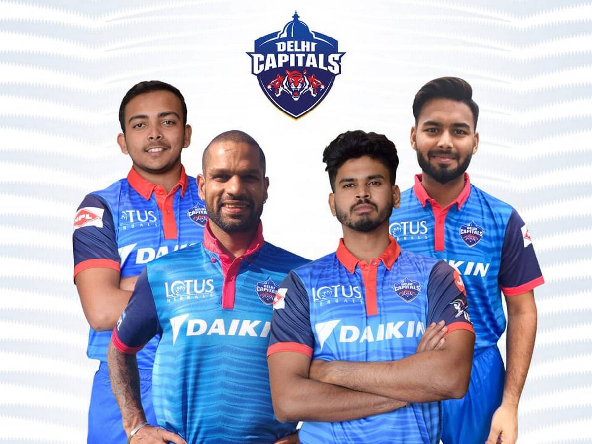 মাইটি দিল্লি ক্যাপিটালস স্কোয়াড অ্যাকশনে ওয়ালপেপার