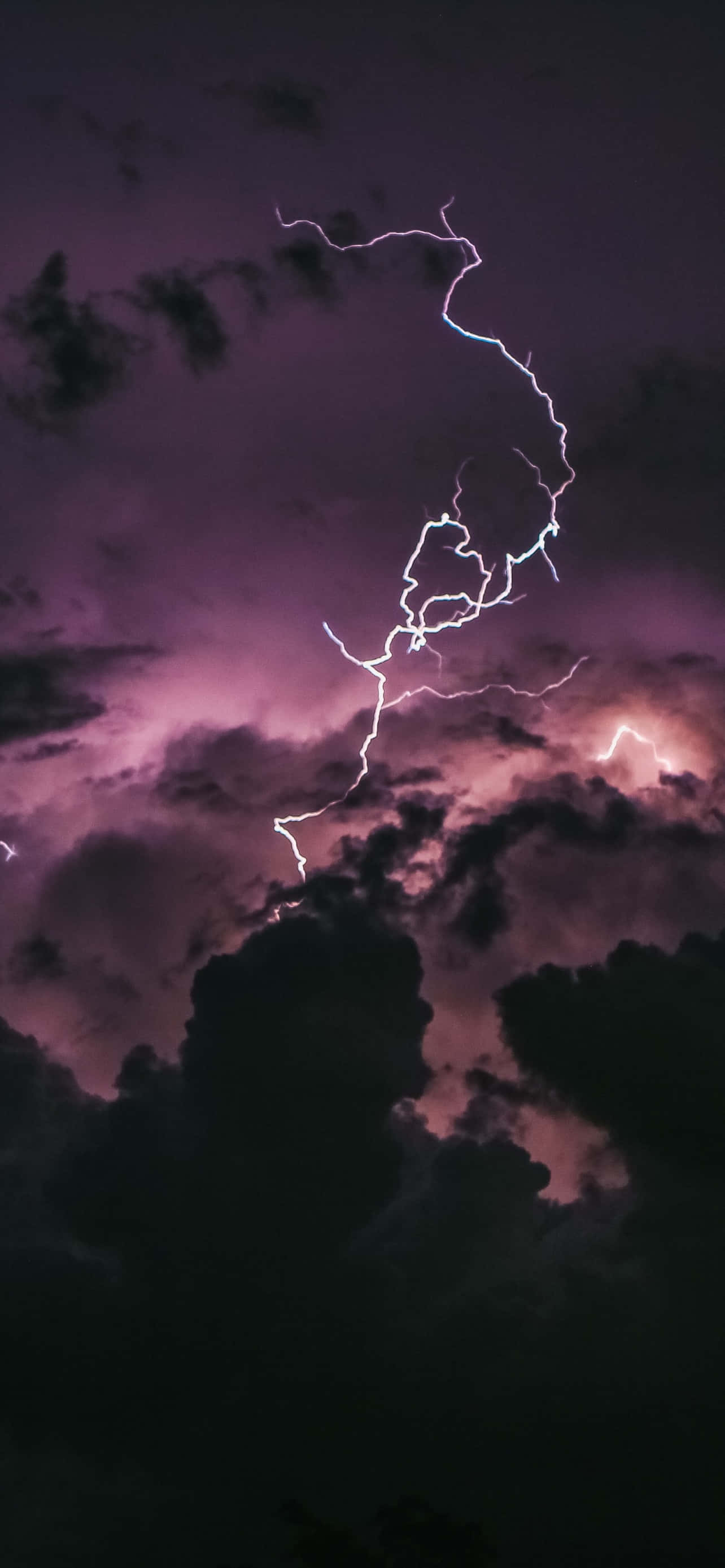 মেঘের সাথে আকাশে বিদ্যুৎ ওয়ালপেপার