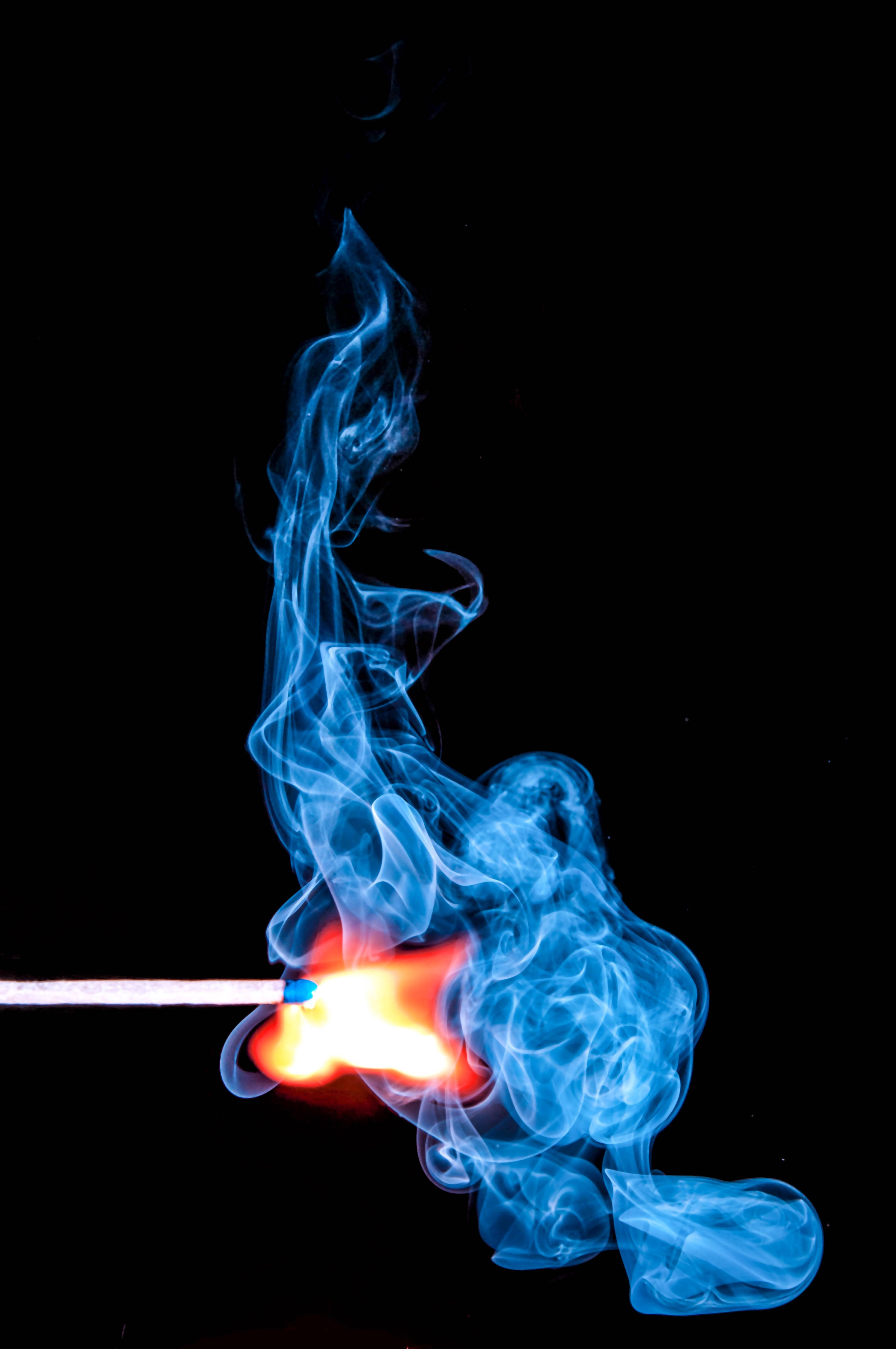 ম্যাচ ব্লুইশ স্মোক ওয়ালপেপার