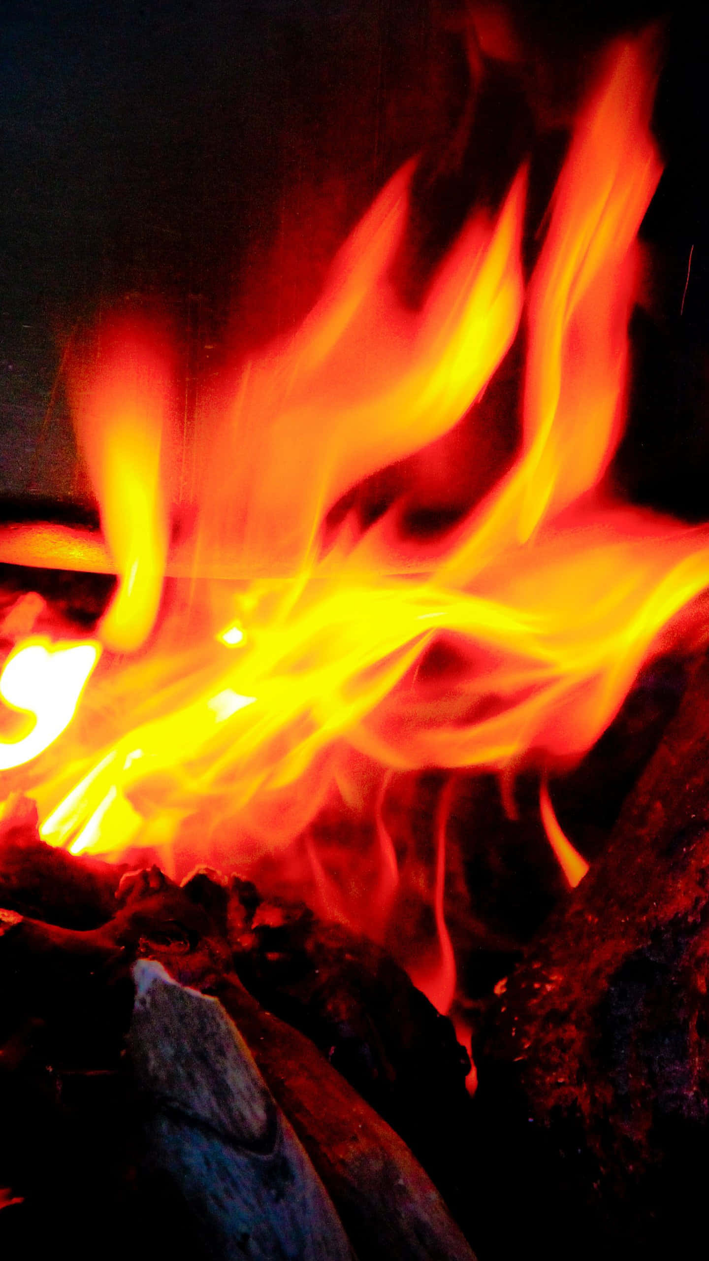 লাল শিখা সহ অ্যান্ড্রয়েড ফায়ার ওয়ালপেপার