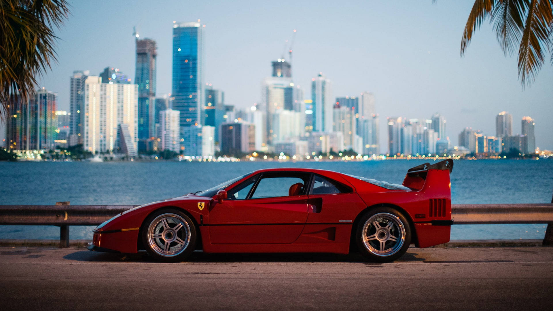 বিল্ডিংয়ের কাছে লাল Ferrari iPad