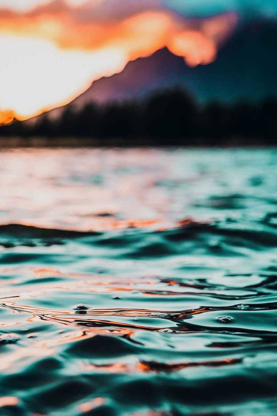 শান্ত সমুদ্রের জল ওয়ালপেপার