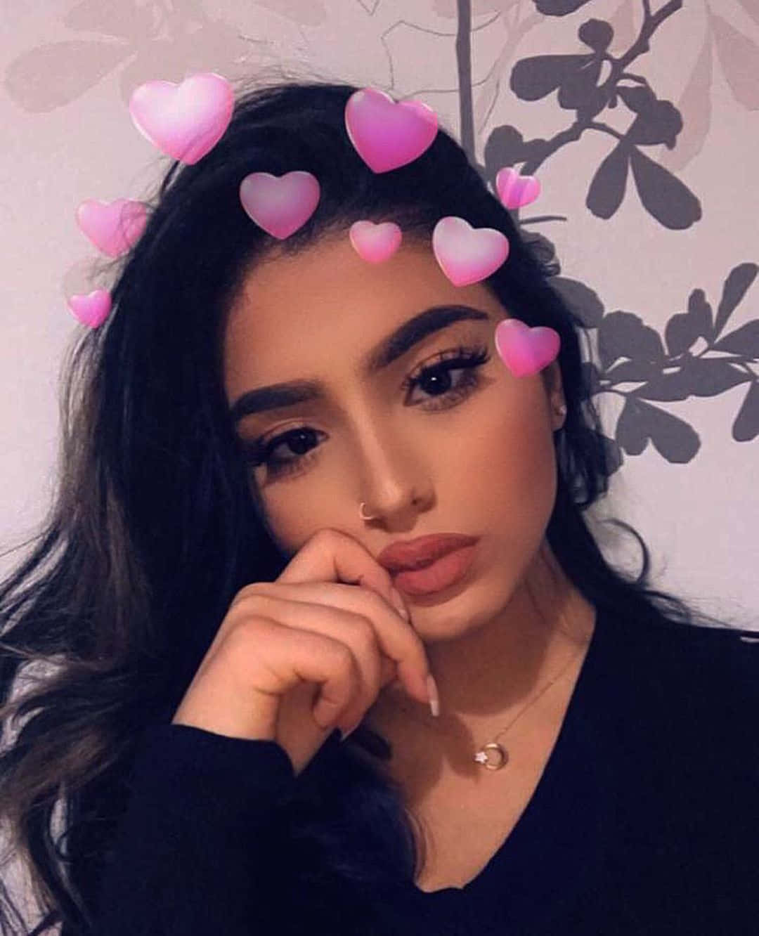 স্ন্যাপচ্যাটে কালো চুলের নারীর ছবি ওয়ালপেপার