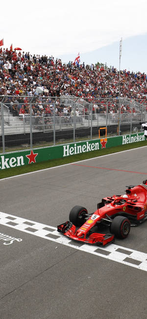 F1 iPhone ভেটেল ফিনিশ লাইন — আইফোন ১৬ই ওয়ালপেপার