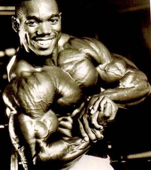 Flex Wheeler সাইড চেস্ট পোজ ওয়ালপেপার — টেকনো ফ্যান্টম ভি ফোল্ড২ ওয়ালপেপার