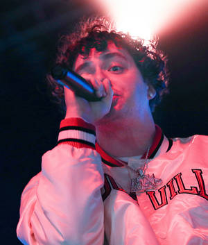 Jack Harlow holding microphone wallpaper — টেকনো ফ্যান্টম ভি ফোল্ড২ ওয়ালপেপার