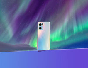 নর্দান লাইটসের সামনে Oppo স্মার্টফোন