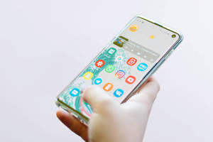 উজ্জ্বল পরিবেশে মসৃণ Samsung Galaxy S10 — গ্যালাক্সি s10 ওয়ালপেপার