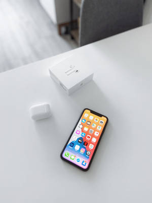 চিক এবং স্টাইলিশ iPhone 11 অ্যাকশনে — আইফোন ১৪ ওয়ালপেপার