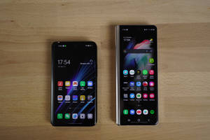 ভাঁজ করা Oppo এবং Samsung স্মার্টফোন