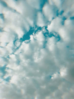 নীল মেঘ ব্যাকগ্রাউন্ড — ৩:৪ ওয়ালপেপার